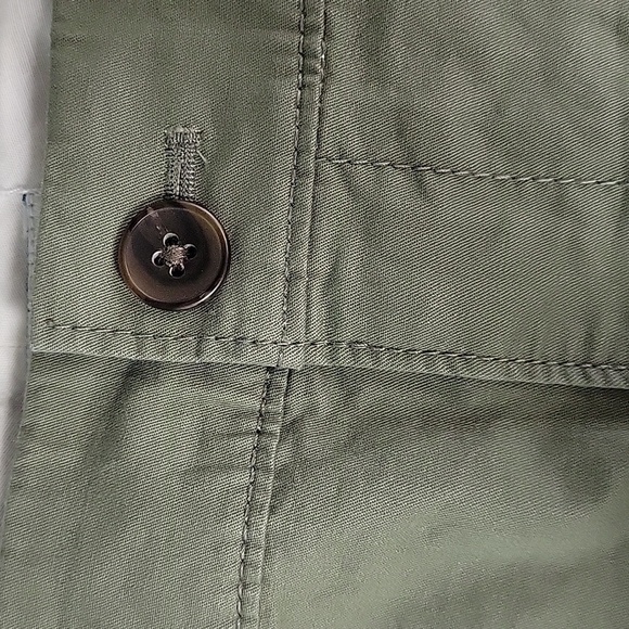 Old Navy Womens Everday Kahki Shorts Dark Green Size 14 - Picture 11 of 12